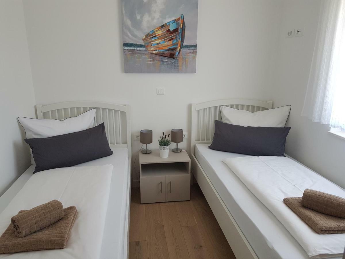 Apartment Aria Exclusive Petrcane Bagian luar foto