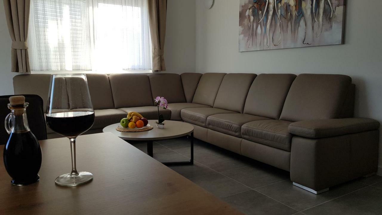 Apartment Aria Exclusive Petrcane Bagian luar foto